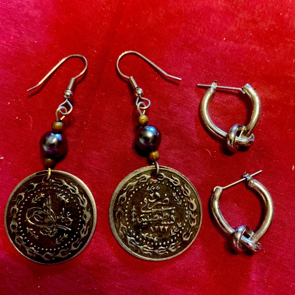 Costume earrings 2 pair